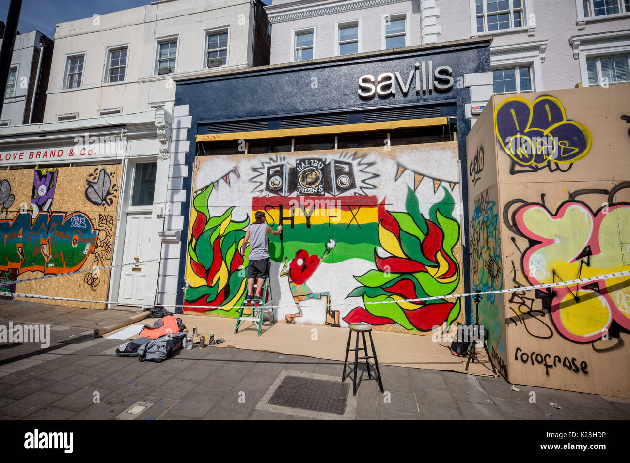 Londres, Royaume-Uni. Août 28, 2017. Street art et Graffiti sur monte à bord des résidents locaux les biens et les entreprises pendant le carnaval de Notting Hill - festival de rue le plus grand d'Europe. Crédit : Guy Josse/Alamy Live News Banque D'Images