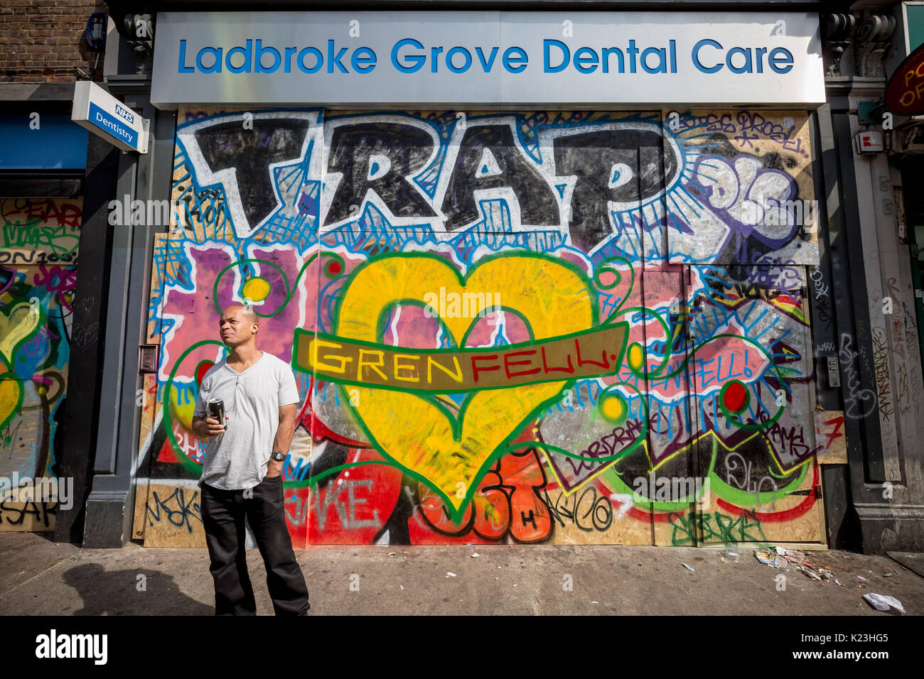 Londres, Royaume-Uni. Août 28, 2017. Tour de Grenfell memorial art vu pendant le carnaval de Notting Hill. Crédit : Guy Josse/Alamy Live News Banque D'Images