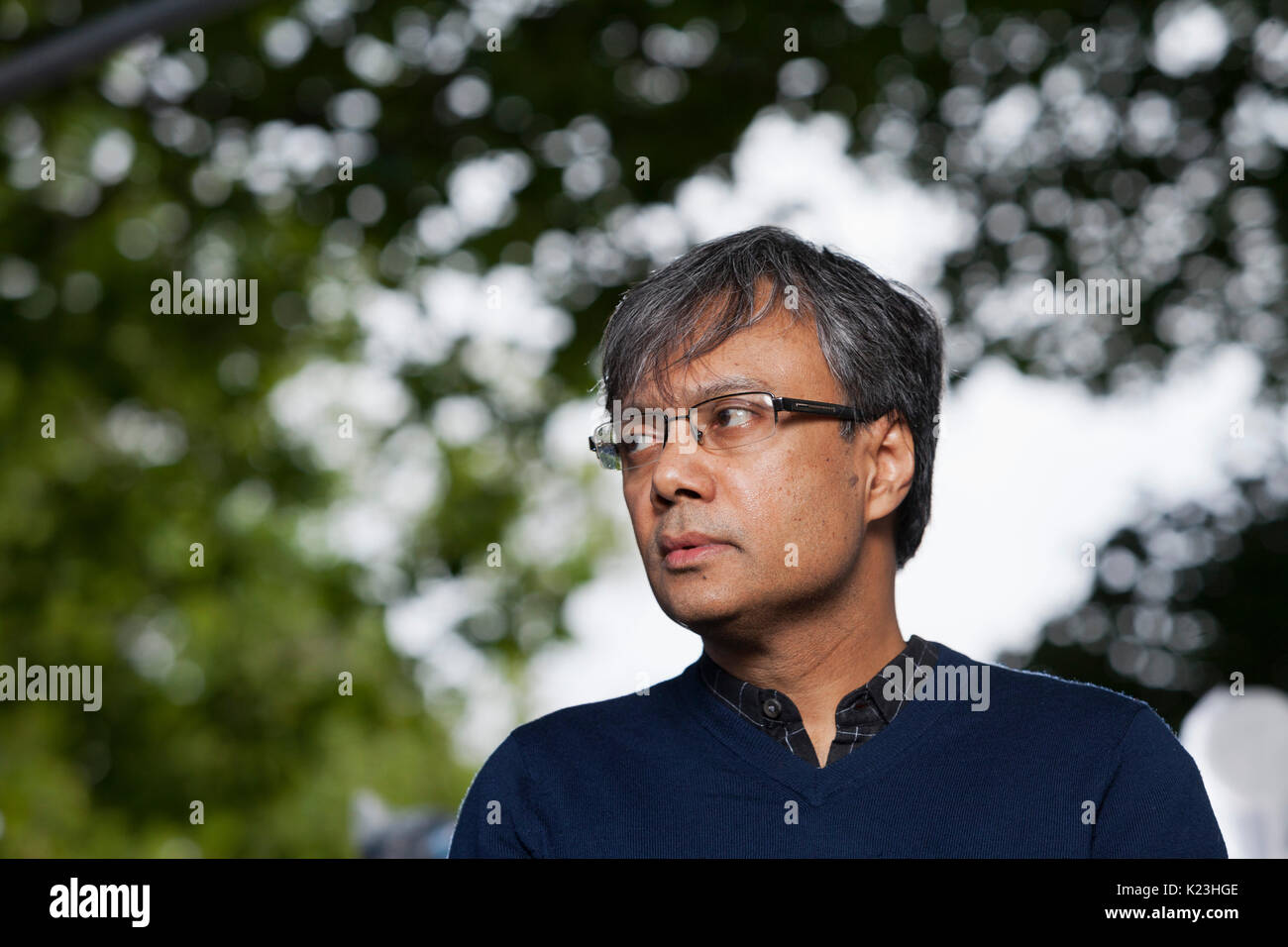 Edinburgh, Royaume-Uni. 28 août 2017. Amit Chaudhuri, le romancier, poète, chanteur et compositeur de musique, figurant à l'Edinburgh International Book Festival. Gary Doak / Alamy Live News Banque D'Images