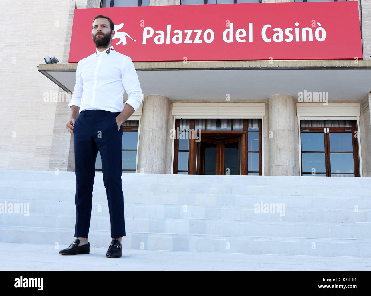 L'Europe, Italie, Lido di Venezia, 29 août 2017 : l'acteur italien Alessandro Borghi, "marraine" au 74e Festival International du Film de Venise Photo © Ottavia Da Re/Sintesi/Alamy Live News Banque D'Images