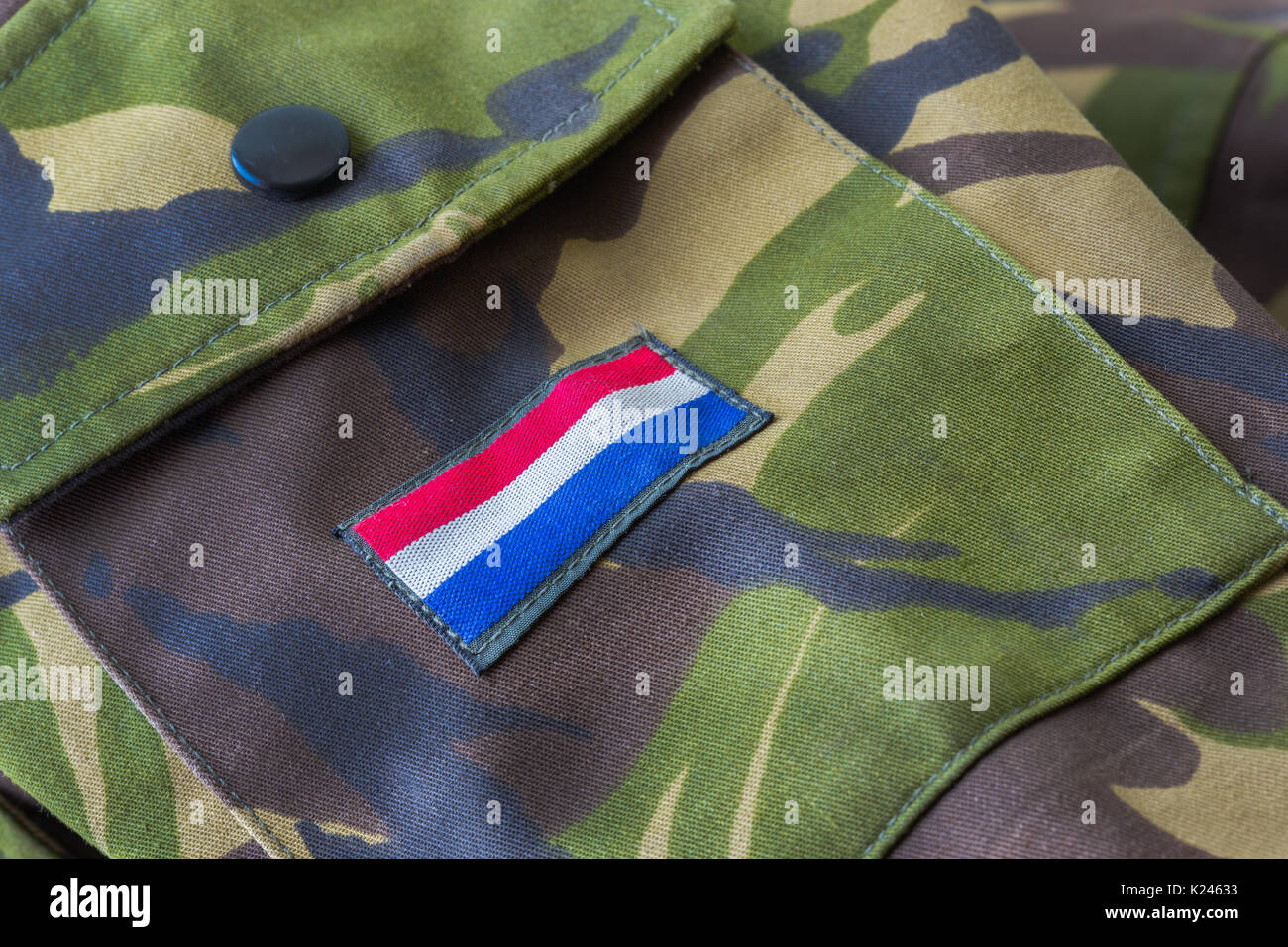 L'armée royale des Pays-Bas drapeau néerlandais flash sur l'épaule vert armée jacket Banque D'Images