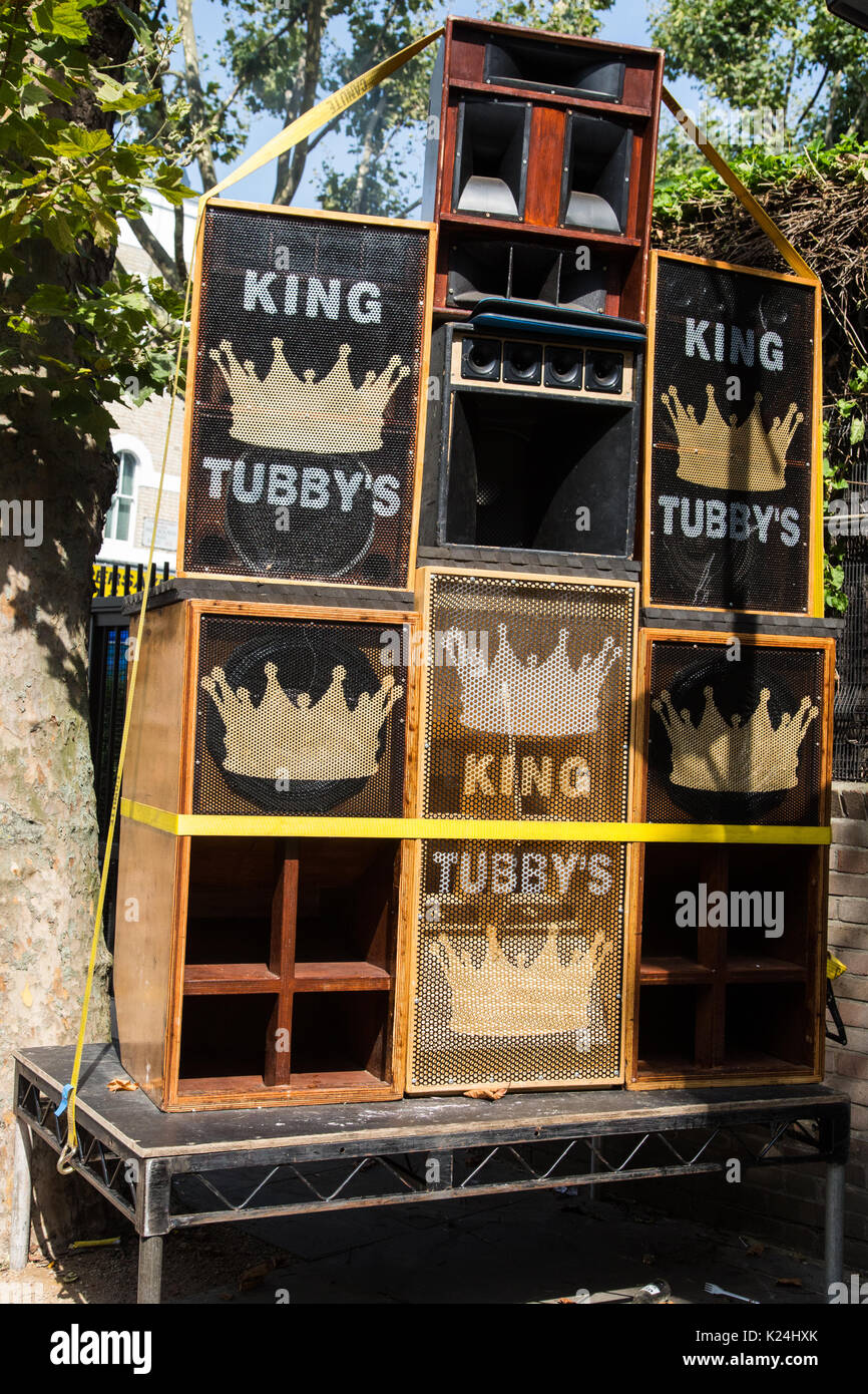 Londres, Royaume-Uni. 28 août, 2017. Une pile d'orateurs pour le King  Tubby's sound système au carnaval de Notting Hill dans l'ouest de Londres.  Les systèmes sonores auxquels sont confrontés des restrictions  supplémentaires