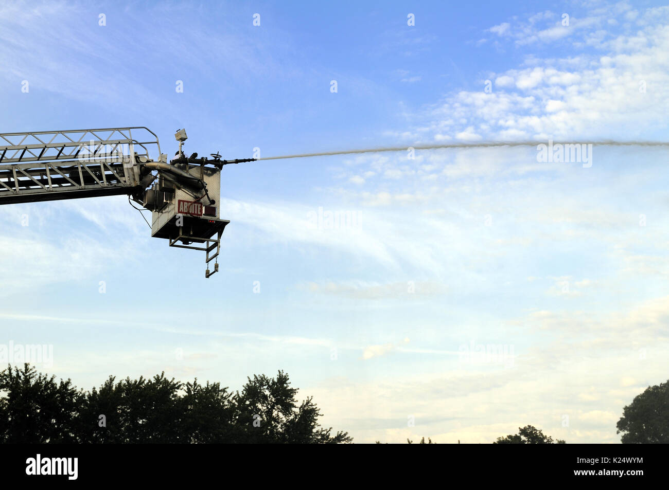 La lutte contre l'incendie d'un camion échelle Banque D'Images