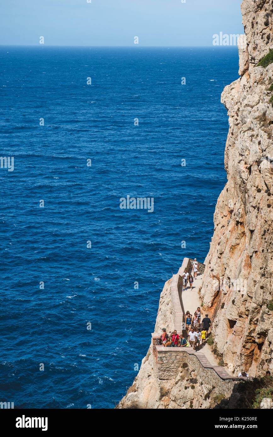 Capo Caccia, Italie. 20e Août, 2017. La grotte de Neptune à Capo Caccia, près de la ville sarde d'Alghero Photo : Alessandro Bosio/Pacific Press Crédit : Alessandro Bosio/Pacific Press/Alamy Live News Banque D'Images