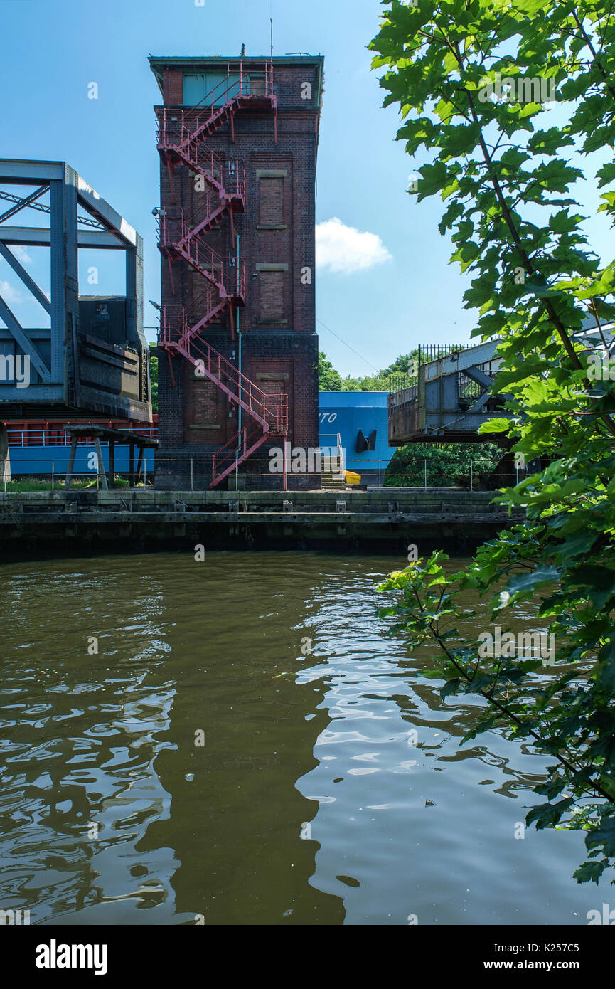 Barton pont-aqueduc en prenant le Canal de Bridgewater au Manchester Ship Canal Banque D'Images