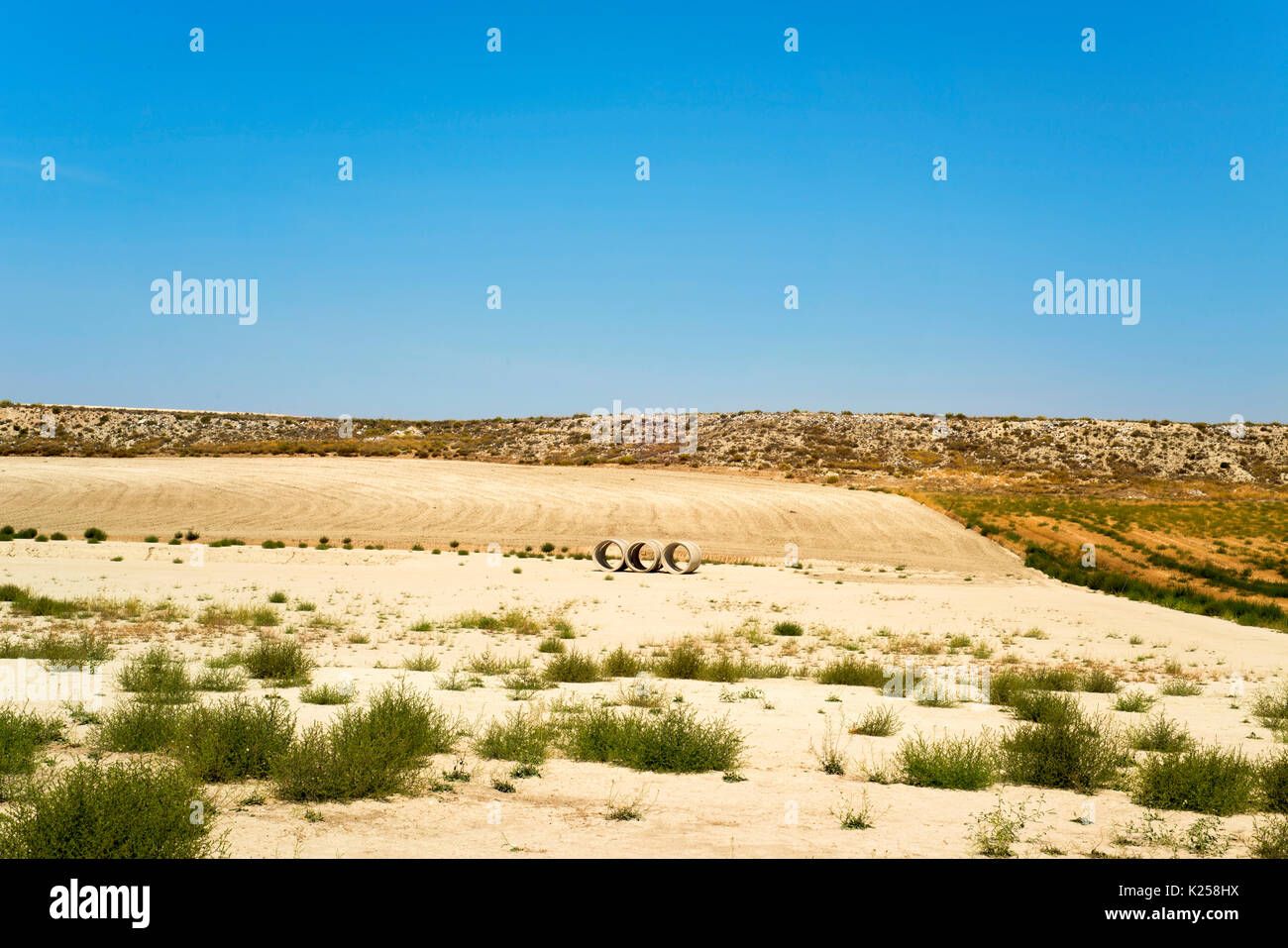 Vue d'un paysage aride typique de Los Monegros en Aragon, Espagne Banque D'Images