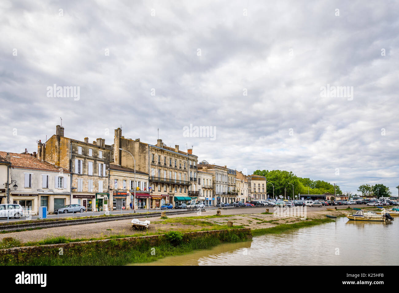 Village de Blaye sur l'estuaire de la Gironde, une commune française, sous-préfecture et dans le département de la Gironde et Nouvelle-Aquitaine dans le sud-ouest de la France Banque D'Images