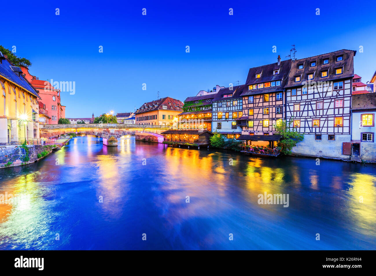 Strasbourg, Alsace, France. Maisons à colombages traditionnelles et Pont Saint Martin de Petite France. Banque D'Images