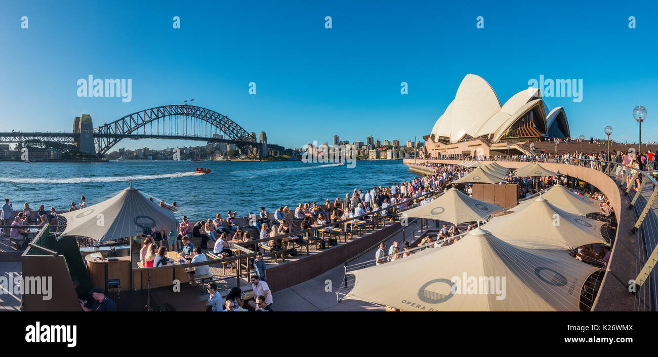 Gastronomie, Opéra de Sydney, le Harbour Bridge, Sydney, New South Wales, Australia Banque D'Images