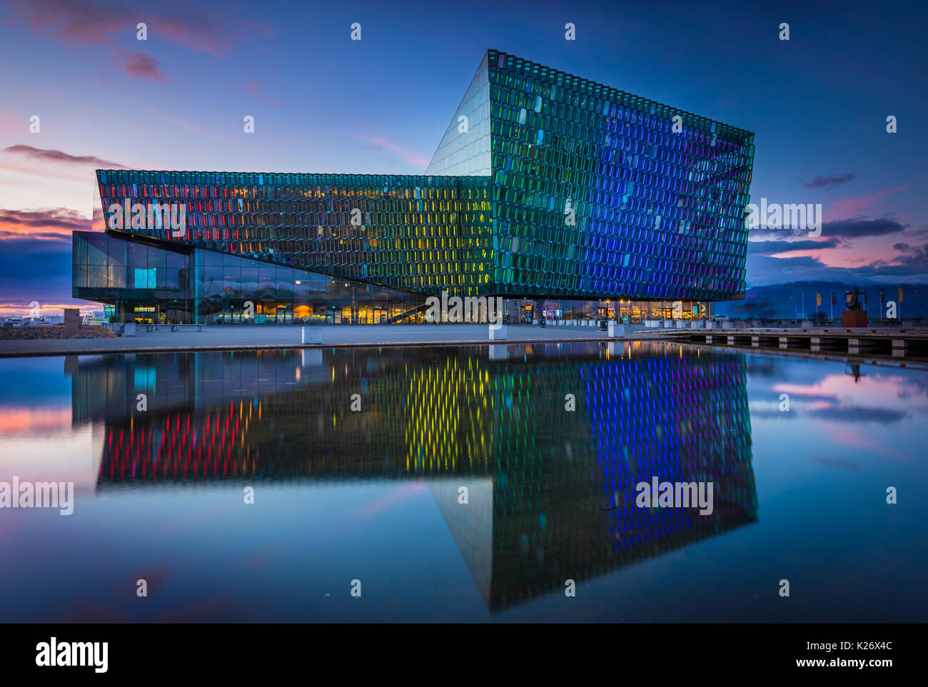 Harpa est une salle de concerts et centre de conférences à Reykjavík, Islande. Le concert d'ouverture a eu lieu le 4 mai 2011. Le bâtiment dispose d'un signe distinctif Banque D'Images