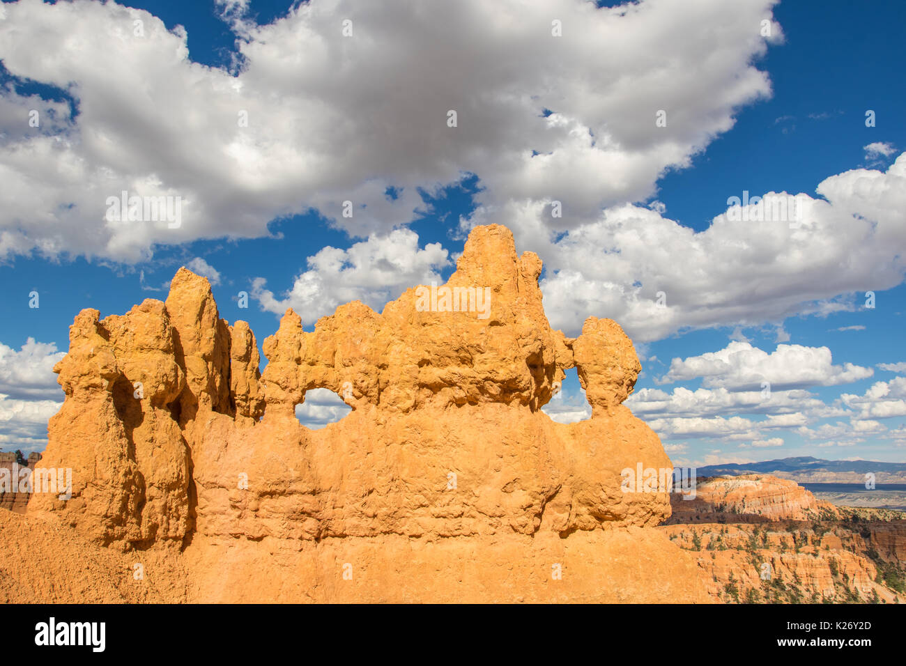 Paroi du canyon spectaculaire ou fin avec Windows dans le Parc National de Bryce Canyon Banque D'Images