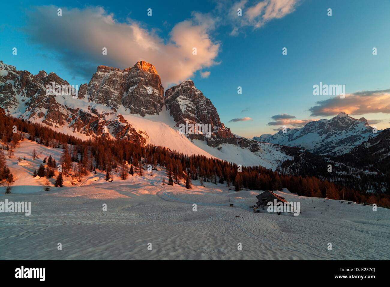 Pelmo avec Città di Fiume refuge, de l'Est,Dolomites Borca di Cadore, Padova, Veneto, Italie. Banque D'Images