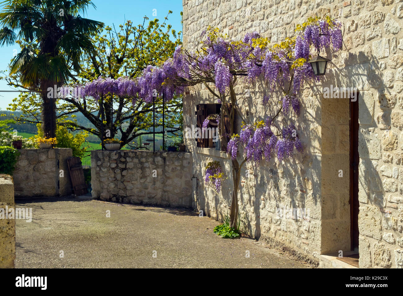 Un joli coin de Pujols, Lot-et-Garonne, France. Ce village fortifié historique fief est maintenant membre de "Les Plus Beaux Villages de France' association. Banque D'Images