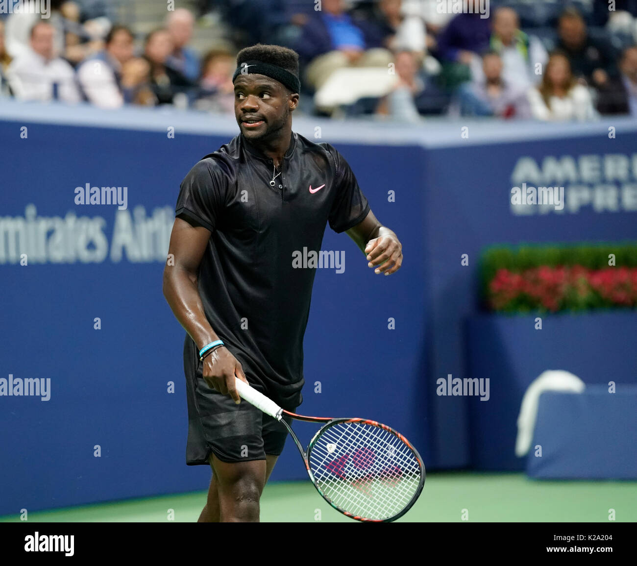 New York, États-Unis. Août 29, 2017. New York, NY USA - Le 29 août 2017 : Frances Tiafoe de USA réagit au cours de match contre Roger Federer de la Suisse à l'US Open Championships à Billie Jean King National Tennis Center Crédit : lev radin/Alamy Live News Banque D'Images