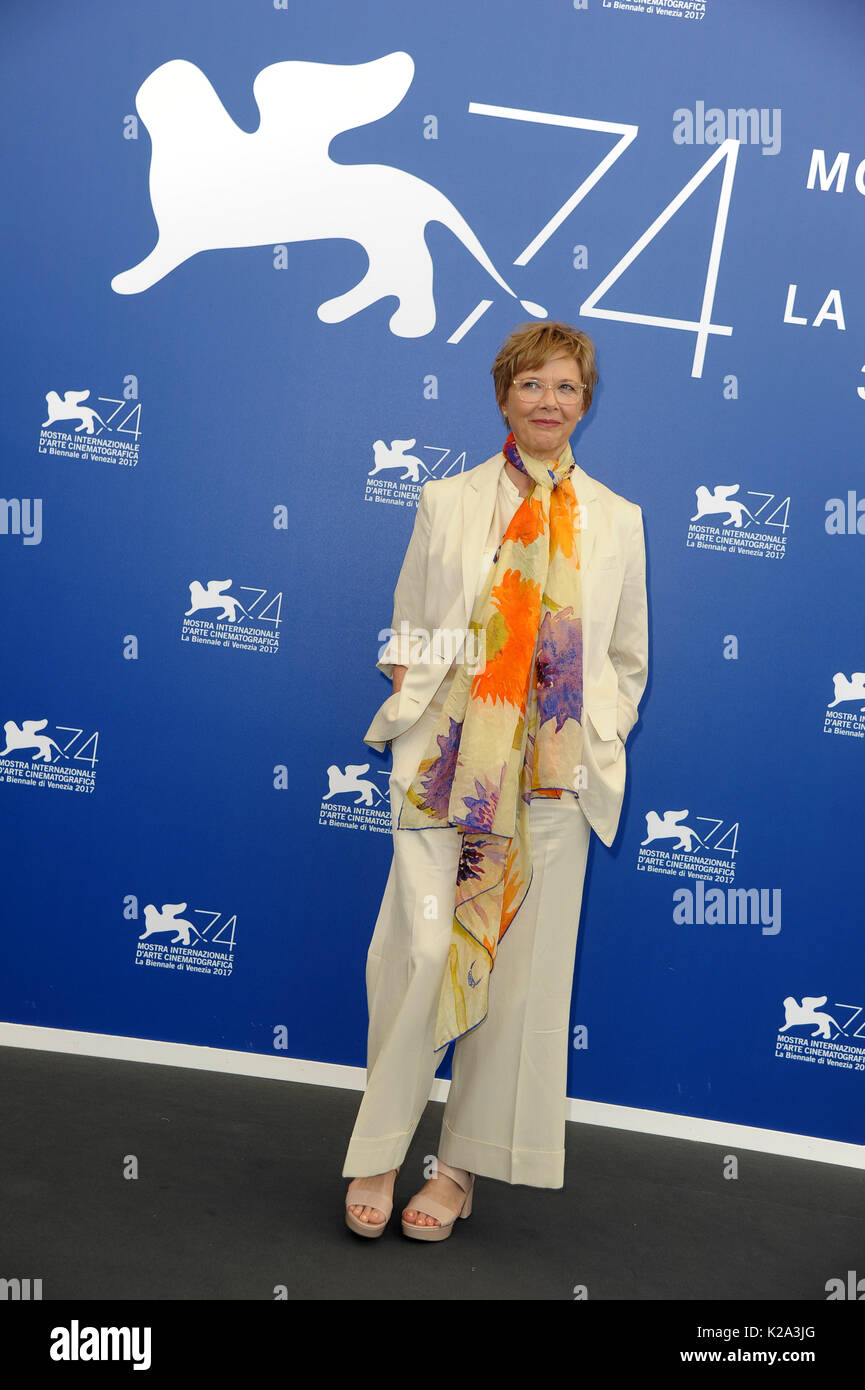 Venise, Italie. 30 août, 2017. 74e Festival du Film de Venise, Photocall Jury "Venise 74' sur la photo : Annette Benning indépendant : Crédit Photo Agency Srl/Alamy Live News Banque D'Images