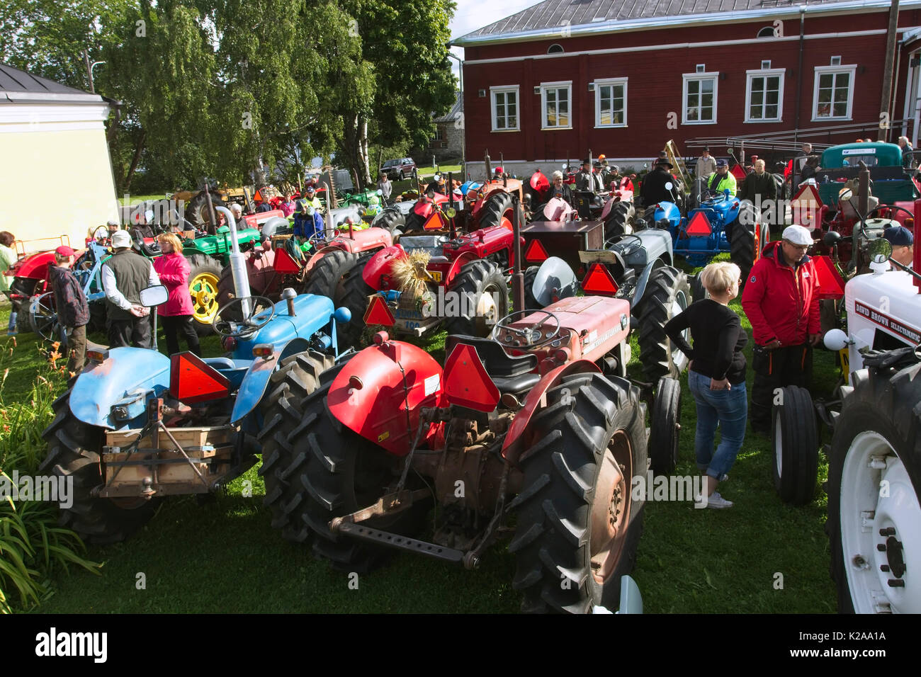 Vieux tracteurs sur l'affichage, Lappeenranta FINLANDE Banque D'Images