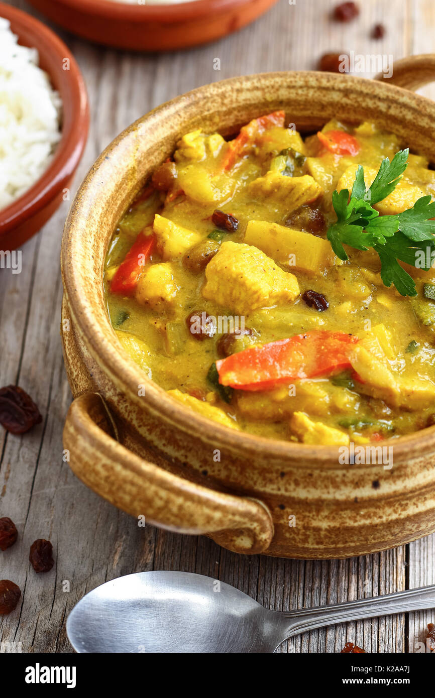 Curry de poulet fait maison avec du riz Banque D'Images