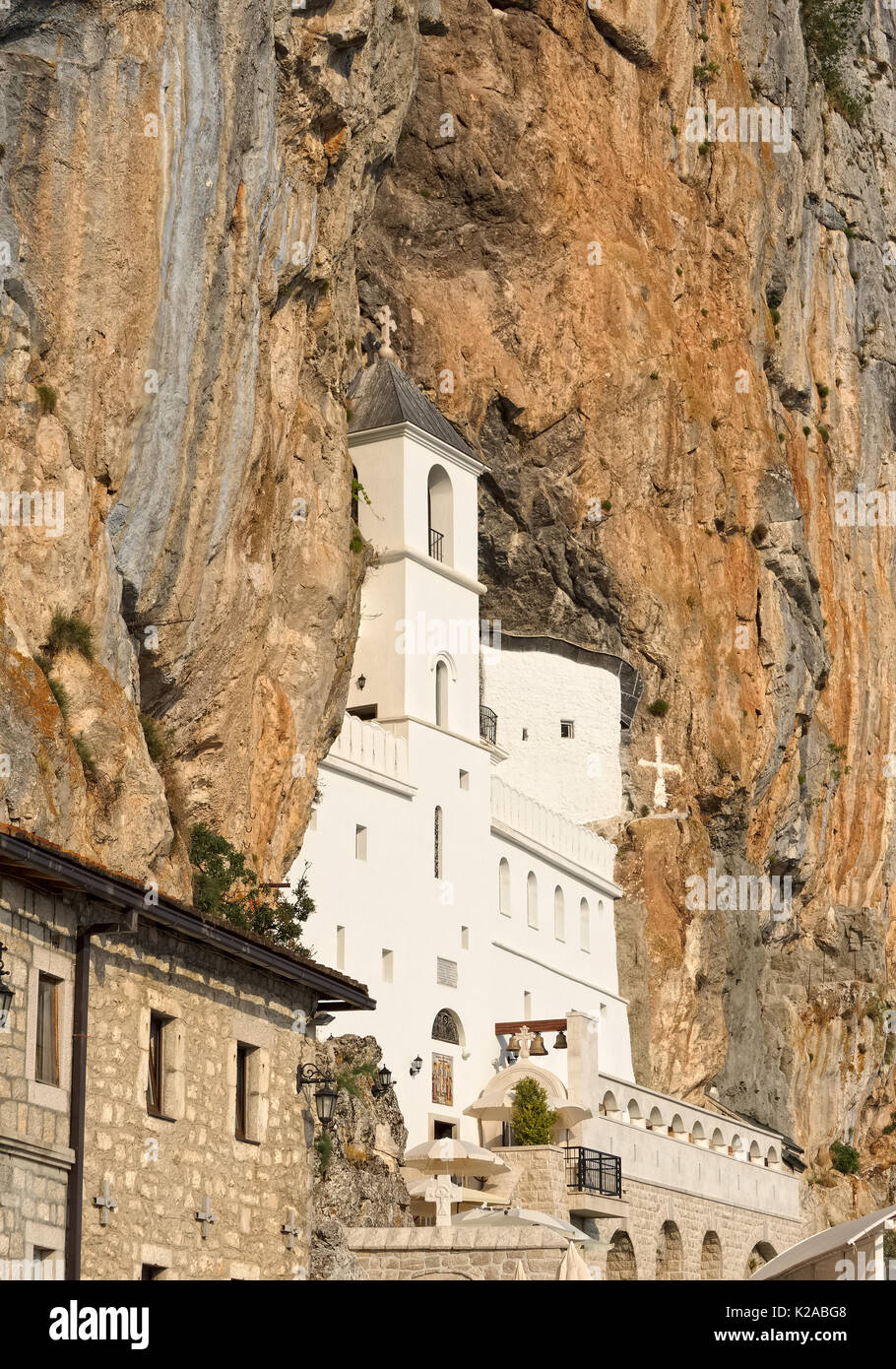 Vue sur le monastère orthodoxe d'Ostrog, Monténégro, balkans, monument Banque D'Images