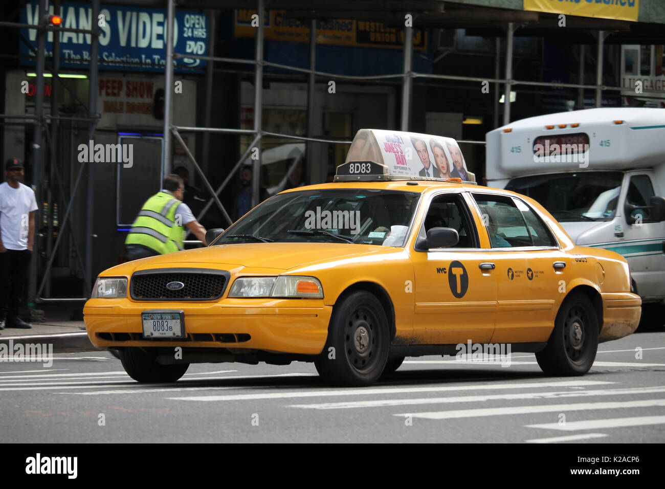 New York City Taxi Ford Crown Victoria dans Midtown Manhattan Banque D'Images