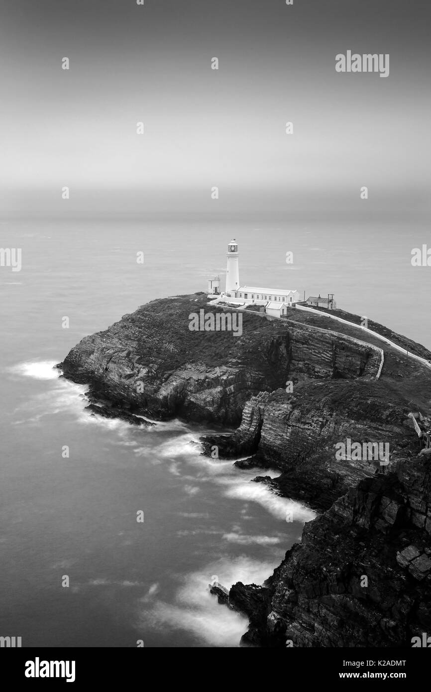 Photographie par © Jamie Callister. Phare de South Stack, Anglesey, au nord du Pays de Galles, le 28 août 2017. Banque D'Images