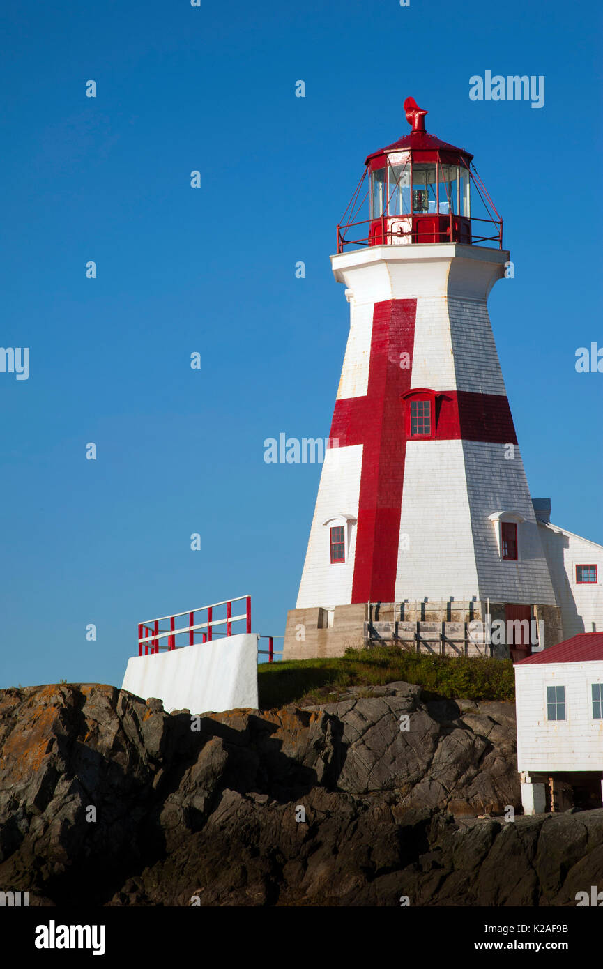 La tour de bois de Head Harbour lighthouse avec sa croix peint unique, est utilisé pour guider les marins en tous les types de temps autour de l'île Campobello. Banque D'Images