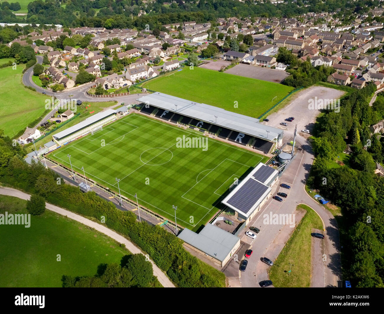 Une vue aérienne de Forest Green Rovers FC la masse dans le Gloucestershire, 34440 Colombiers Banque D'Images