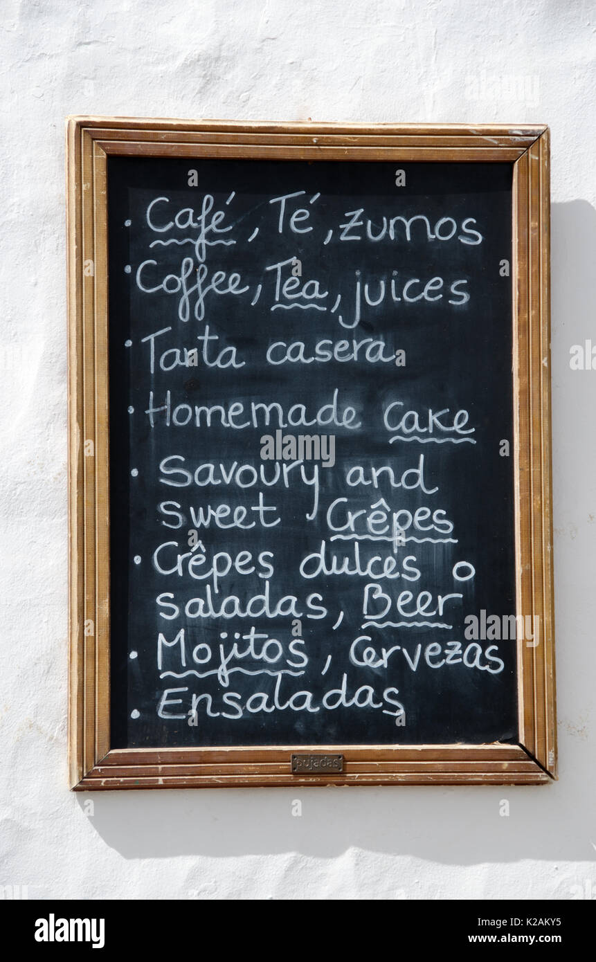 Menu dans l'espagnol et l'anglais sur un tableau Banque D'Images