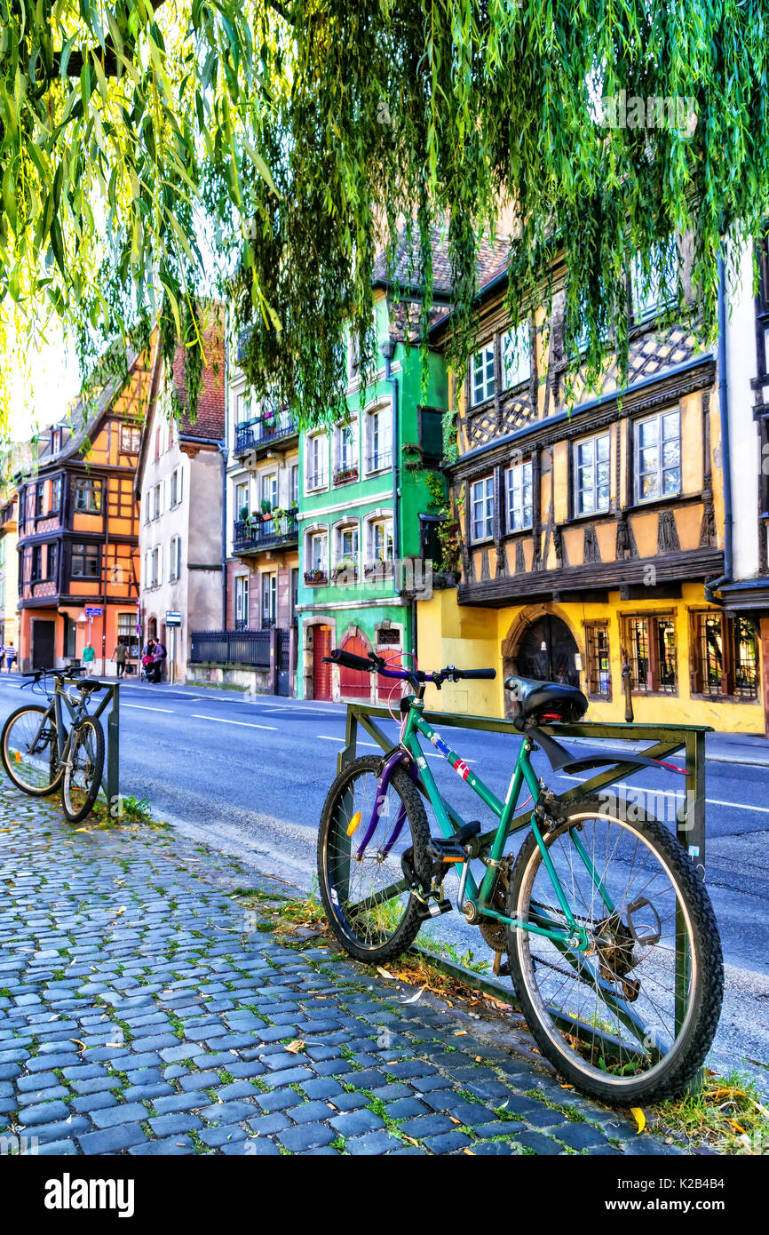 Vieilles rues de france,avec vue sur la vieille maison traditionnelle et vélo,Strasbourg, Alsace. Banque D'Images