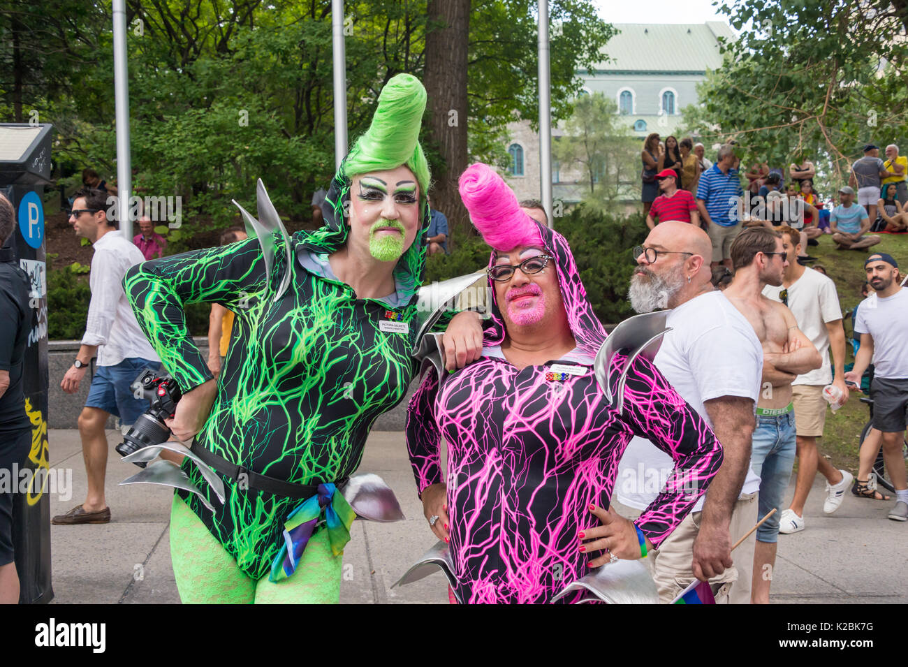 Montréal, le 20 août 2017 : Deux Drag Queens de prendre part à la parade de la Fierté gaie de Montréal Banque D'Images