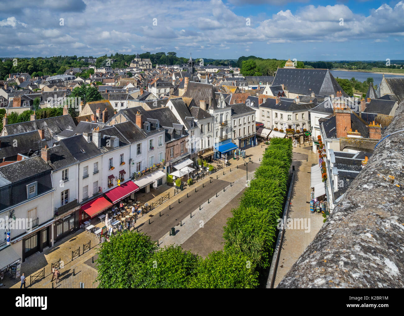 La France, l'Center-Val de Loire, Amboise, Place Michel Debré, vue de la ville depuis les remparts du Château Royal Château d'Amboise Banque D'Images