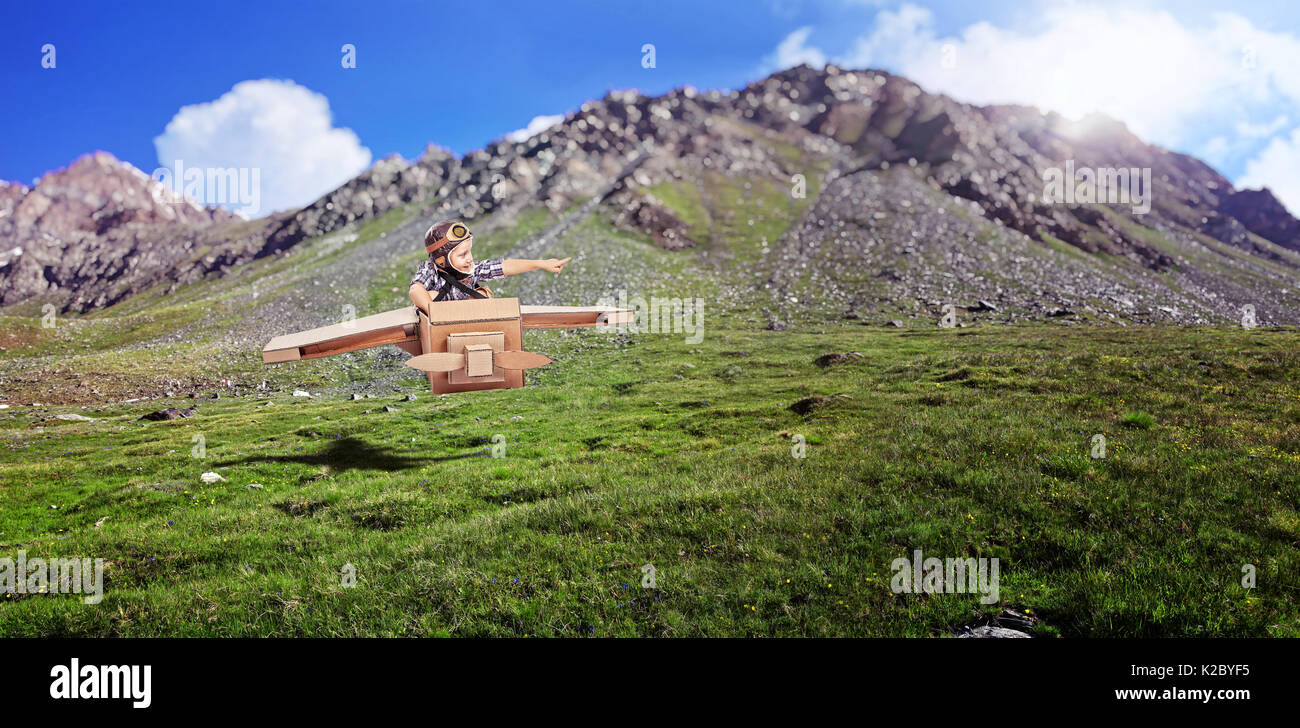 Jeu d'enfant, d'être un fond de montagne aviator Banque D'Images