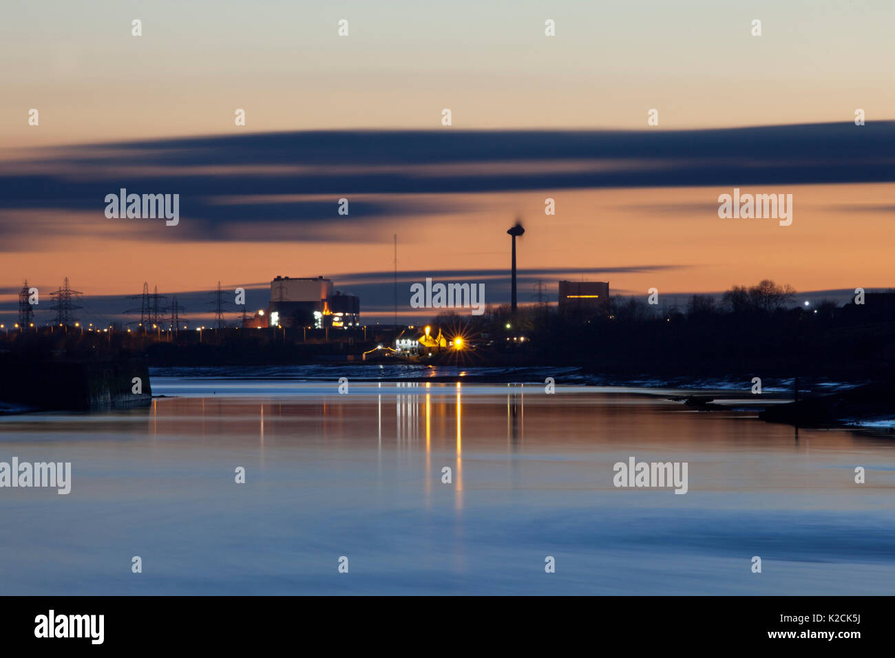 09/03/2016 Golden Ball à Heysham & Power Station avec rivière lune Banque D'Images