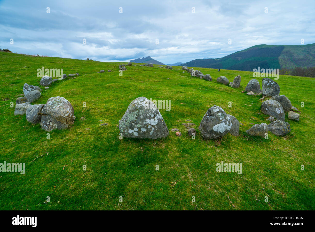 Stone Circle, Cromlech Oianleku, Penas de parc naturel de l'Aia, Gipuzkoa, Pays Basque, Espagne, Avril 2015. Banque D'Images