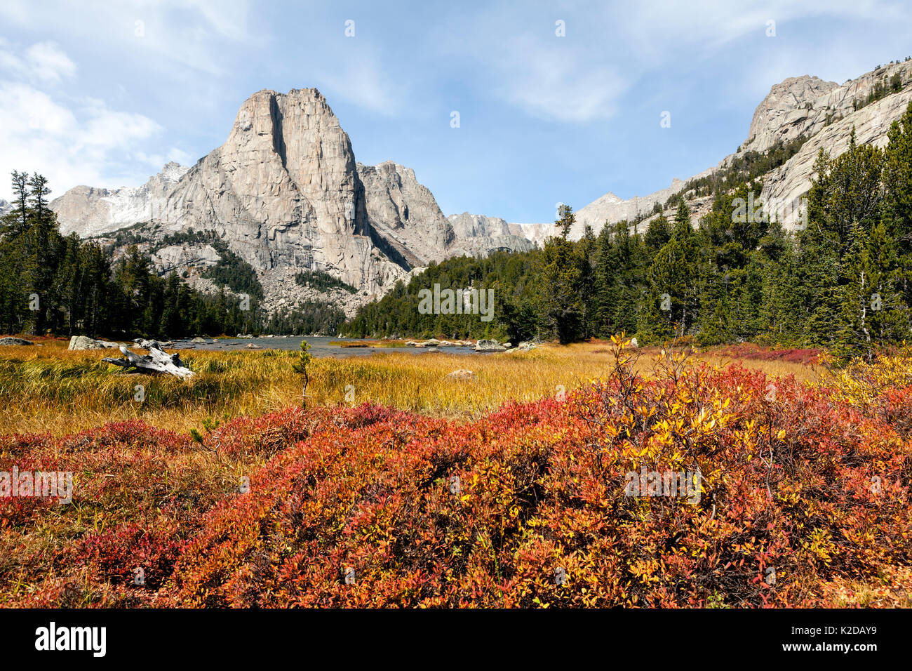 Cathedral Peak dans Popo Agie Wilderness, Wind River Range, forêt nationale de Shoshone, Wyoming, USA. Septembre 2015. Banque D'Images