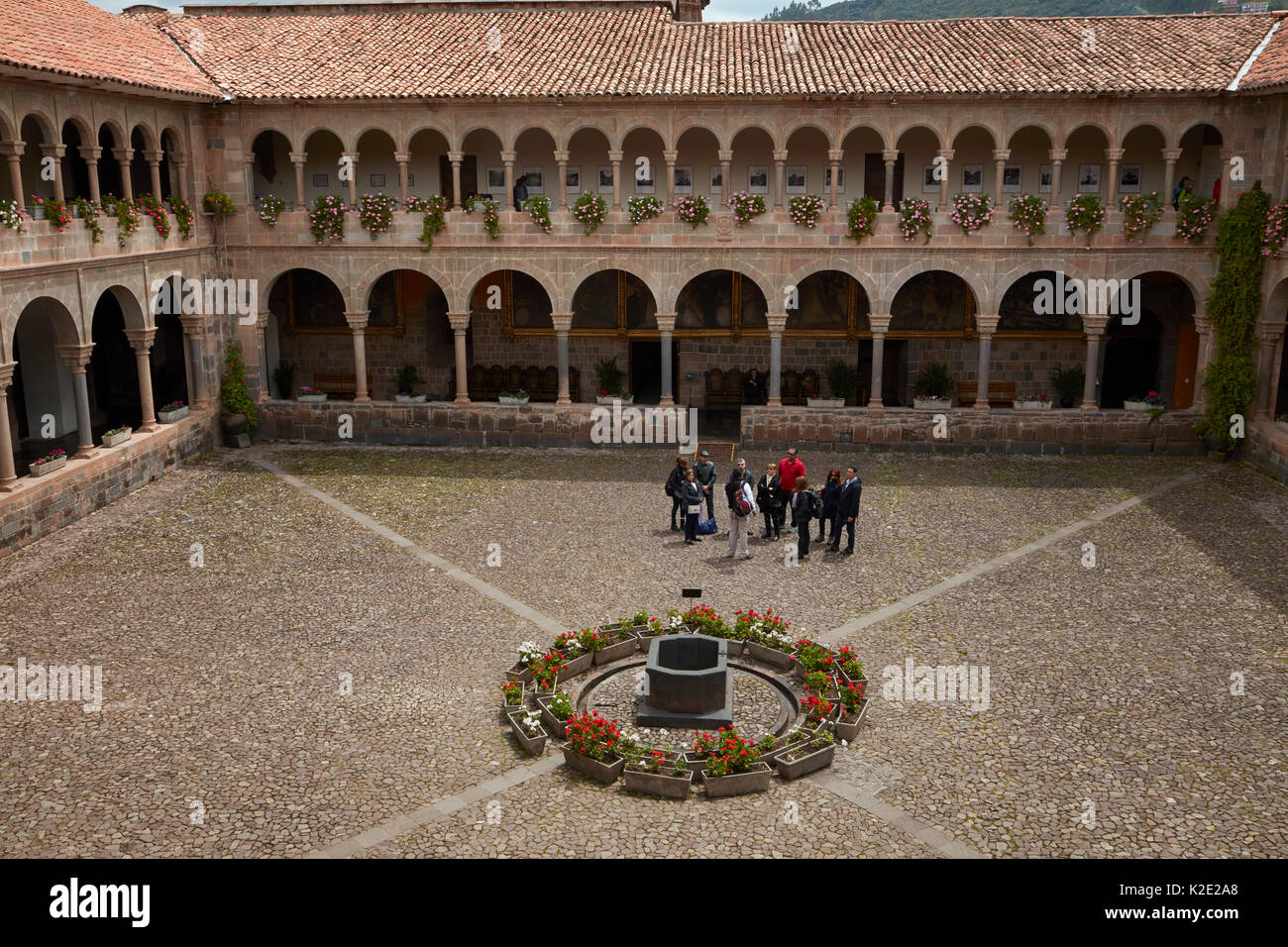 Cour intérieure au couvent de Santo Domingo, construit sur les fondations de Temple Inca Coricancha, Cusco, Pérou, Amérique du Sud Banque D'Images