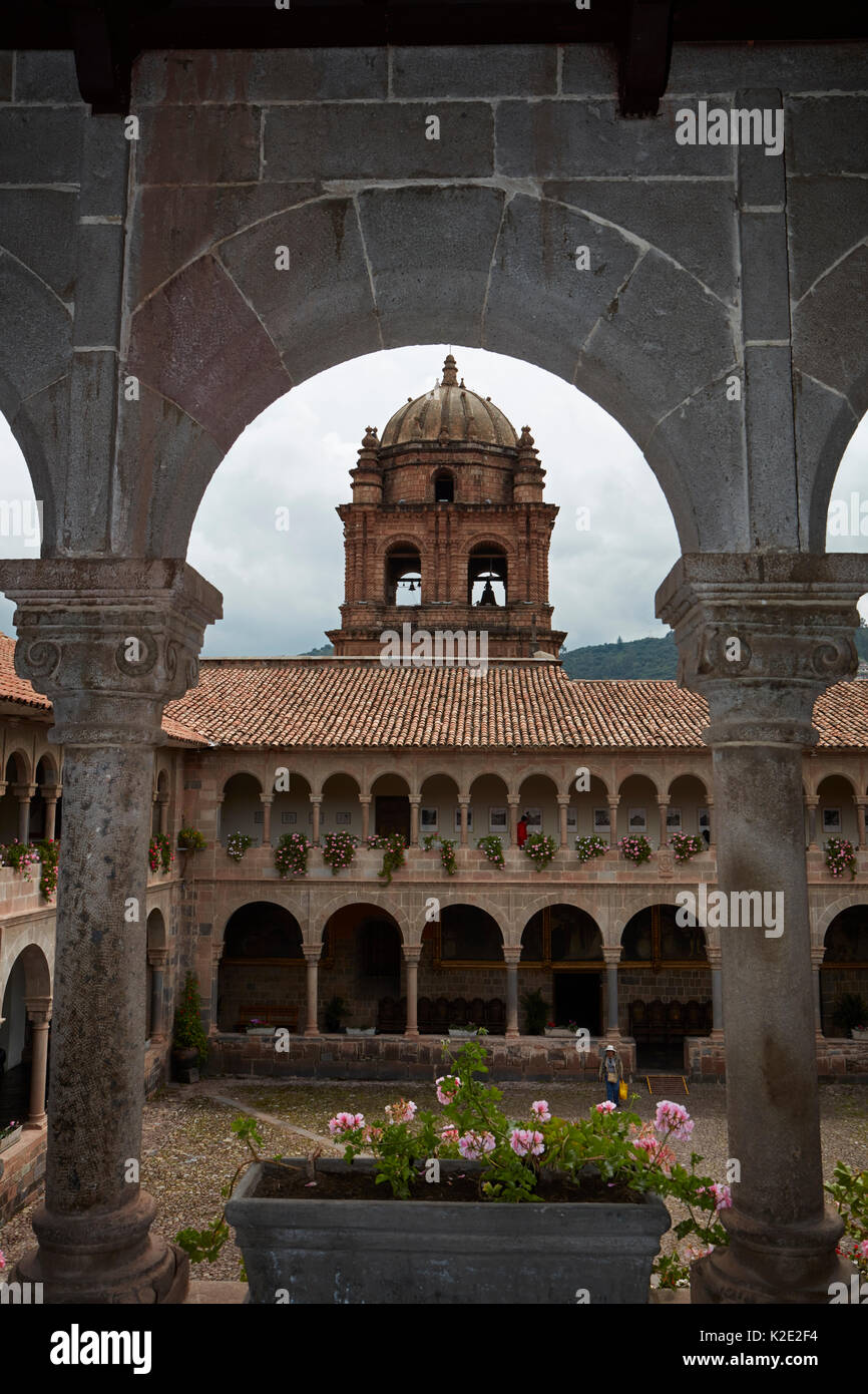 Cour intérieure au couvent de Santo Domingo, construit sur les fondations de Temple Inca Coricancha, Cusco, Pérou, Amérique du Sud Banque D'Images