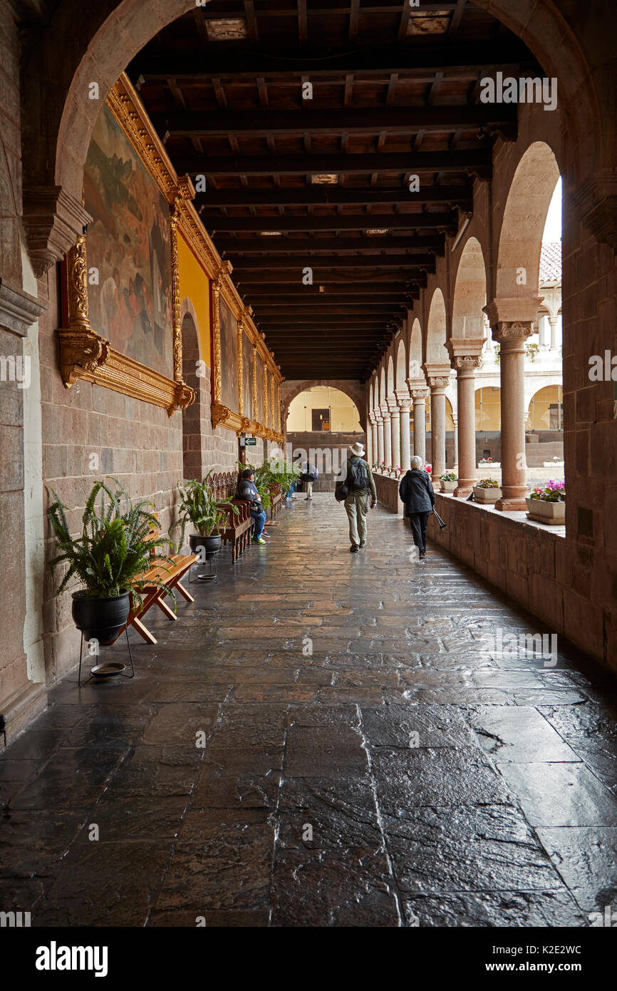 Cloître au couvent de Santo Domingo, construit sur les fondations de Temple Inca Coricancha, Cusco, Pérou, Amérique du Sud Banque D'Images