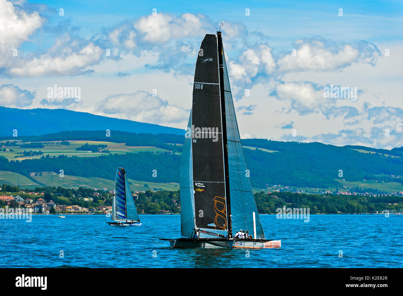 Bateau à voile Course Django sur le lac de Genève, Vaud, Suisse Banque D'Images