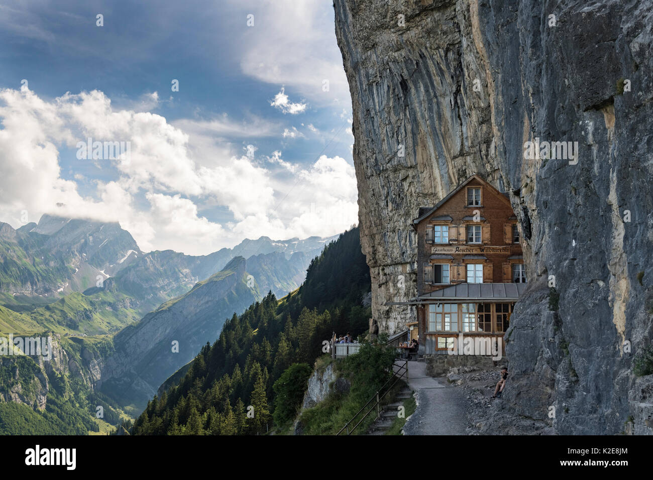 Aescher guesthouse près de l'Ebenalp Wildkirchli ci-dessous, l'Alpstein, Canton d'Appenzell Rhodes-Intérieures, Suisse Banque D'Images