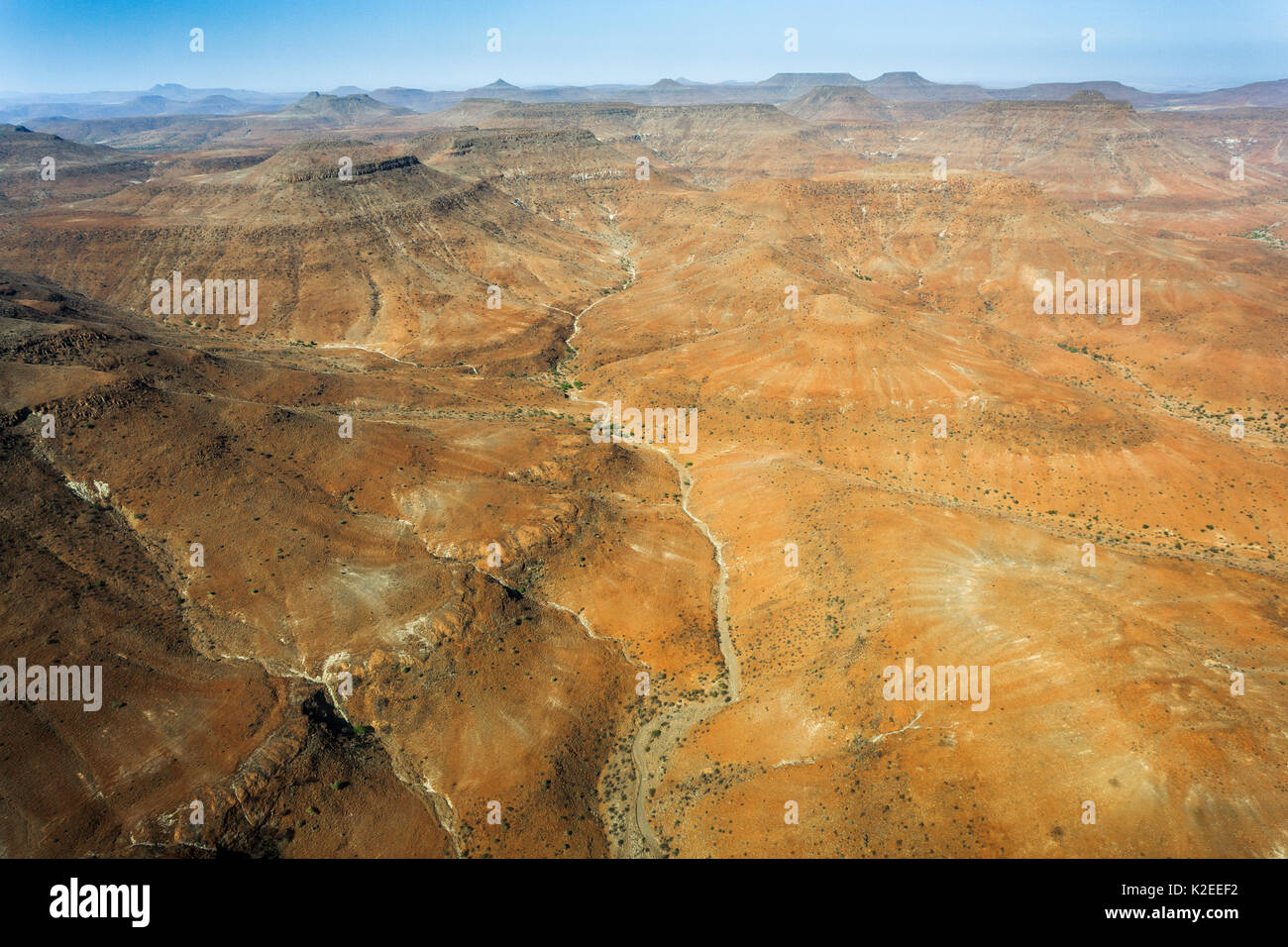 Vue aérienne du Kaokoland dans l'extrême nord-ouest de la Namibie. Banque D'Images