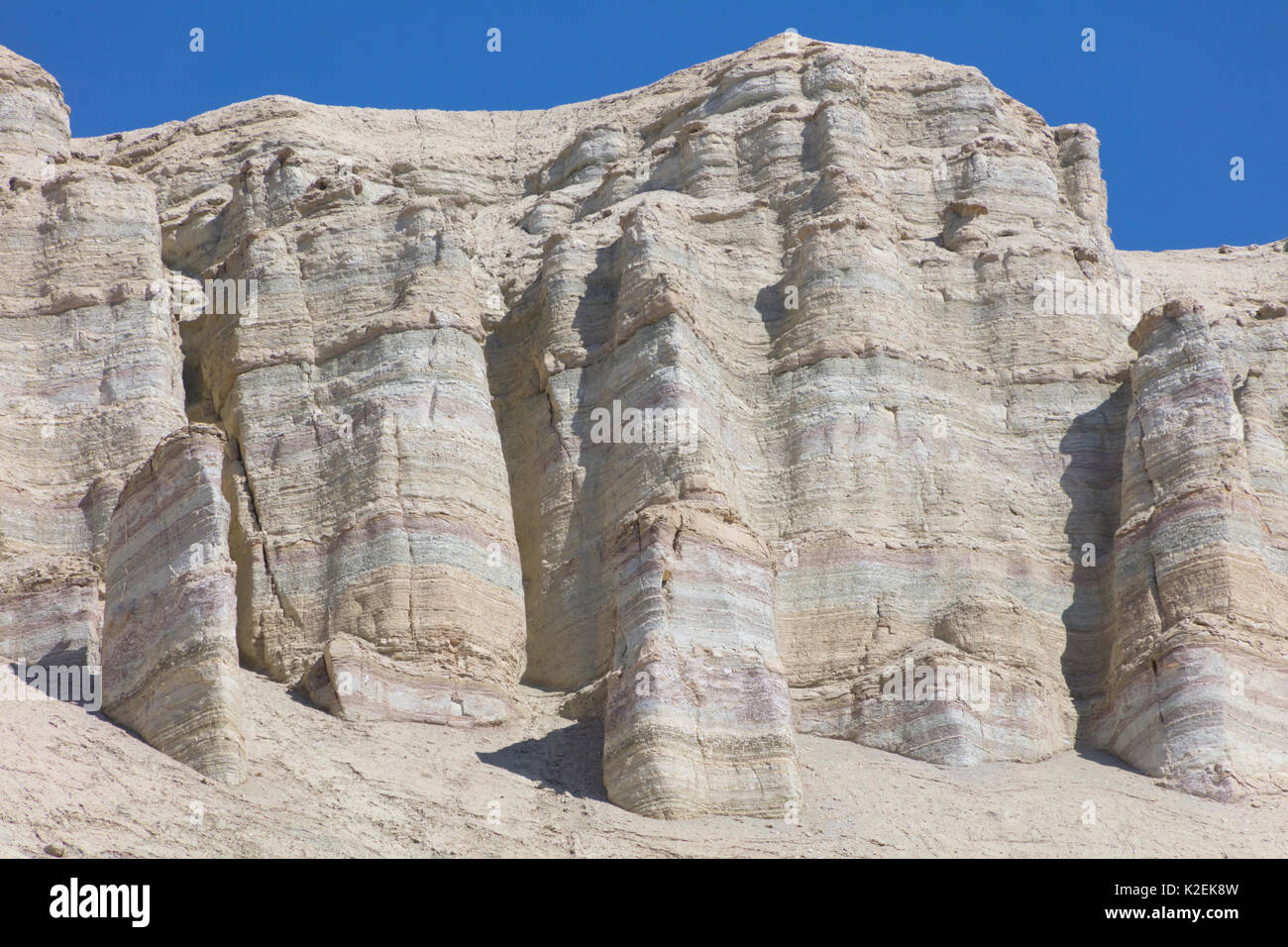 Des roches blanches à Aktau, Montagnes, Altyn Emel Parc National. Le Kazakhstan. Banque D'Images