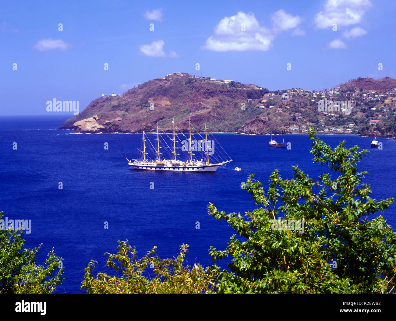 Le Royal Clipper voiles dans la baie de Kingstown. Kingstown, Saint George, Saint Vincent et les Grenadines. Banque D'Images