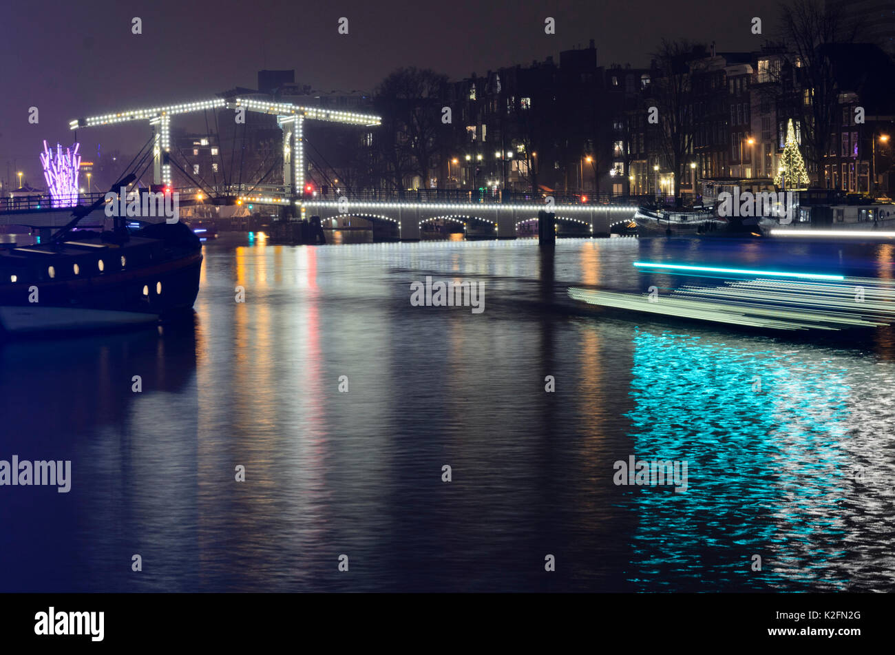 Les voies de la lumière de péniche, Amsterdam, Pays-Bas Banque D'Images