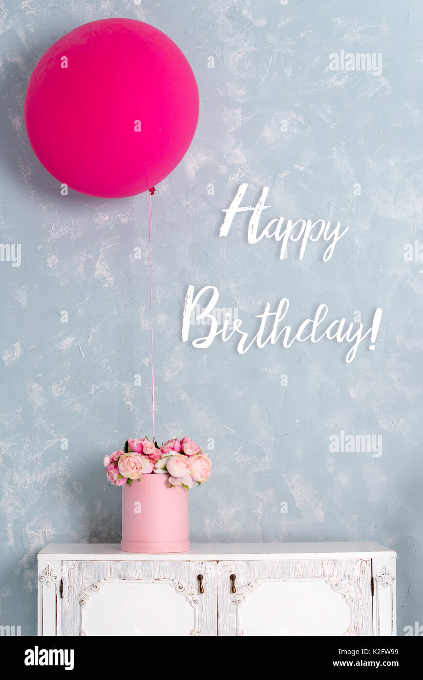 Carte D Anniversaire Carte Postale En Couleurs Pastel Avec Des Mots Joyeux Anniversaire Un Gros Ballon Rose Et Boite A Fleurs Photo Stock Alamy Carte D Anniversaire Carte Postale En Couleurs Pastel Avec Des Mots Joyeux Anniversaire Un Gros Ballon Rose Et Boite A Fleurs Photo Stock Alamy