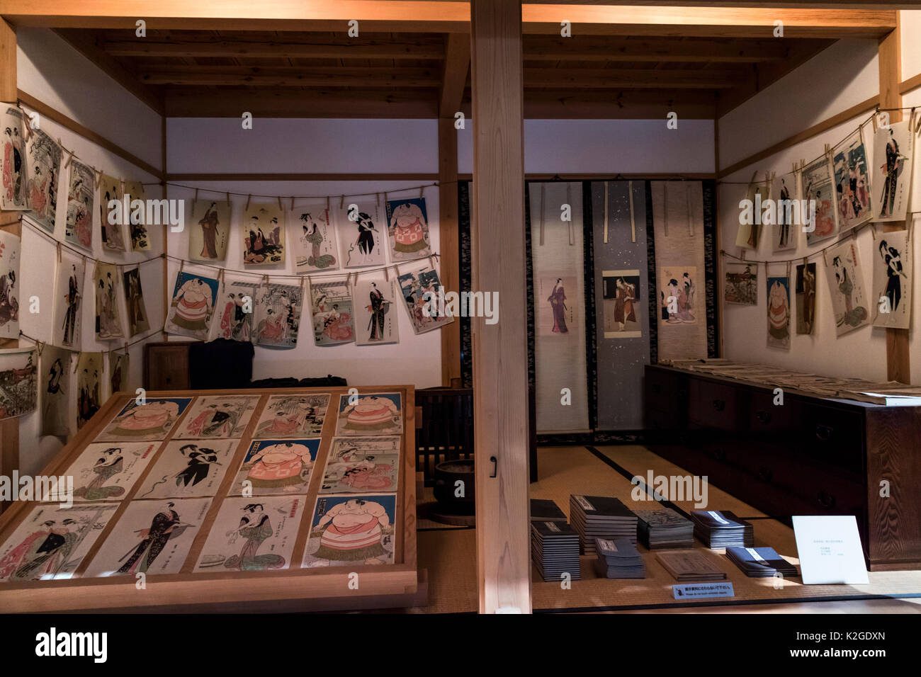 Tokyo, Japon - 13 mai 2017 : Estampes et livres dans la boutique du musée de l'ère Edo Tokyo museum Banque D'Images