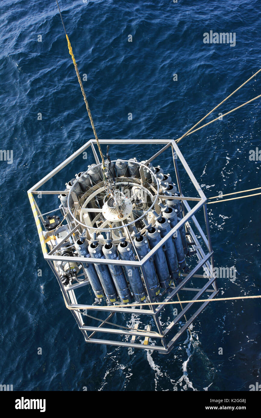 La rosette CTD pour l'échantillonnage de la conductivité de l'eau, la température, la profondeur Banque D'Images