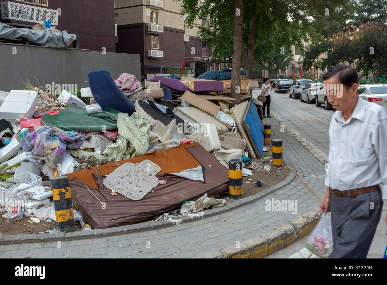 Décoration d'une pile de déchets à une résidence à Pékin, en Chine. Banque D'Images