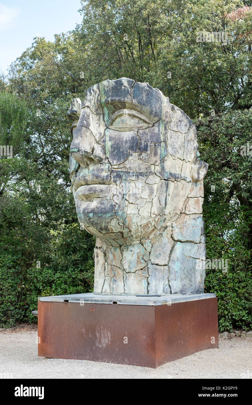 Tête géante sculpture d'Igor Mitoraj, Jardins de Boboli, Florence, Italie  Photo Stock - Alamy