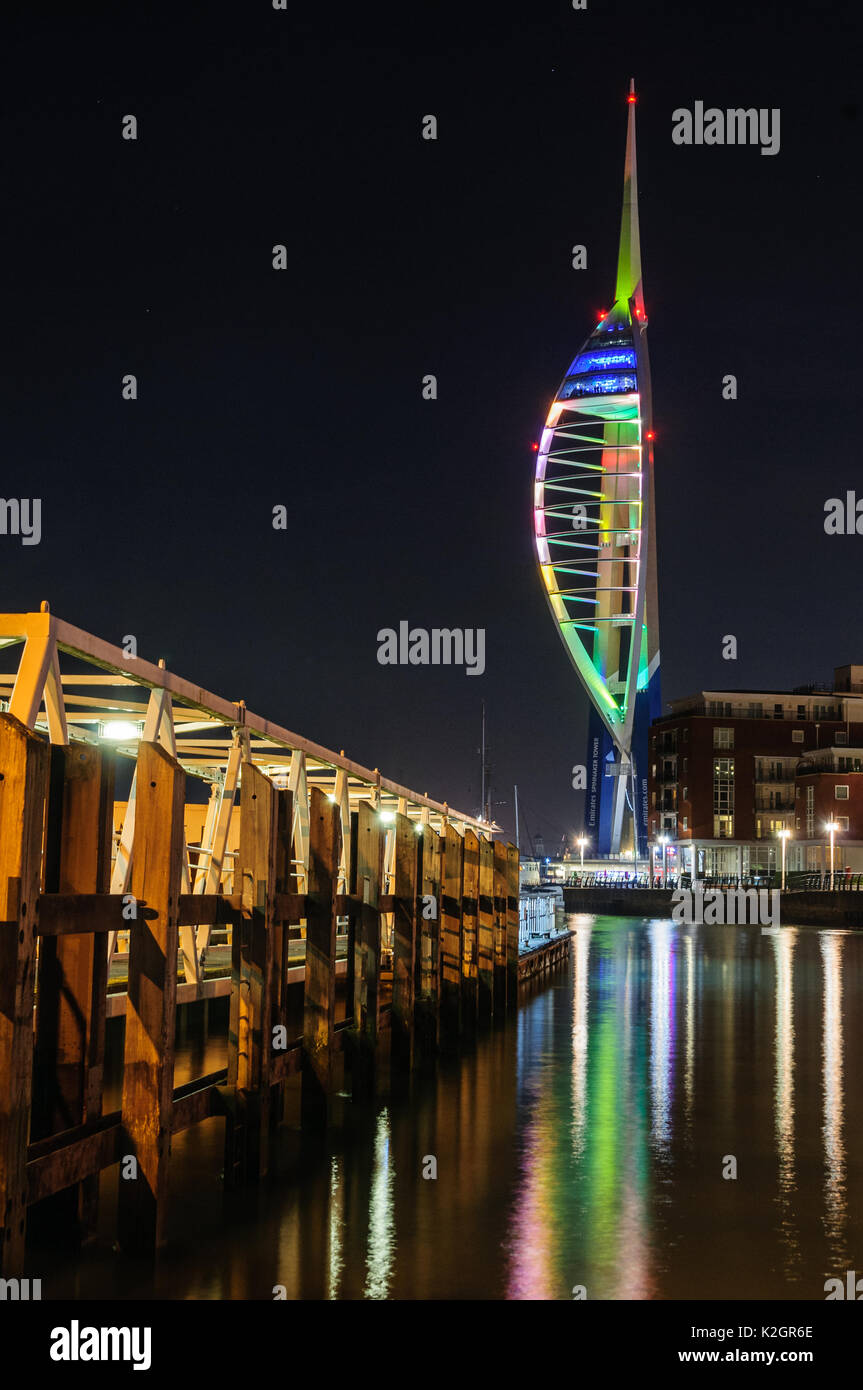 Tour Spinnaker Portsmouth dans la nuit Banque D'Images