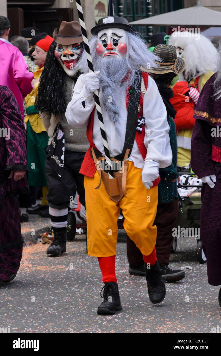 Les participants de l'enfance et de la famille fasnacht, le carnaval de Bâle, Suisse Banque D'Images